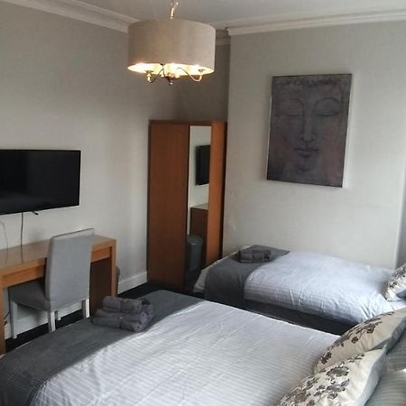 St. James Street Townhouse Белфаст Екстериор снимка