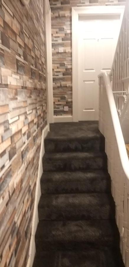 St. James Street Townhouse Белфаст Екстериор снимка